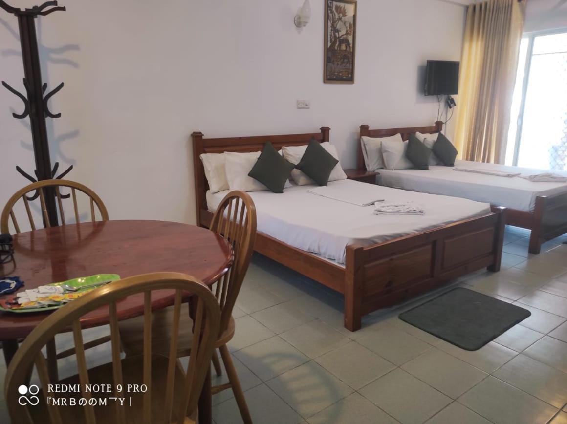 Oasis Beach Resort Негомбо Экстерьер фото