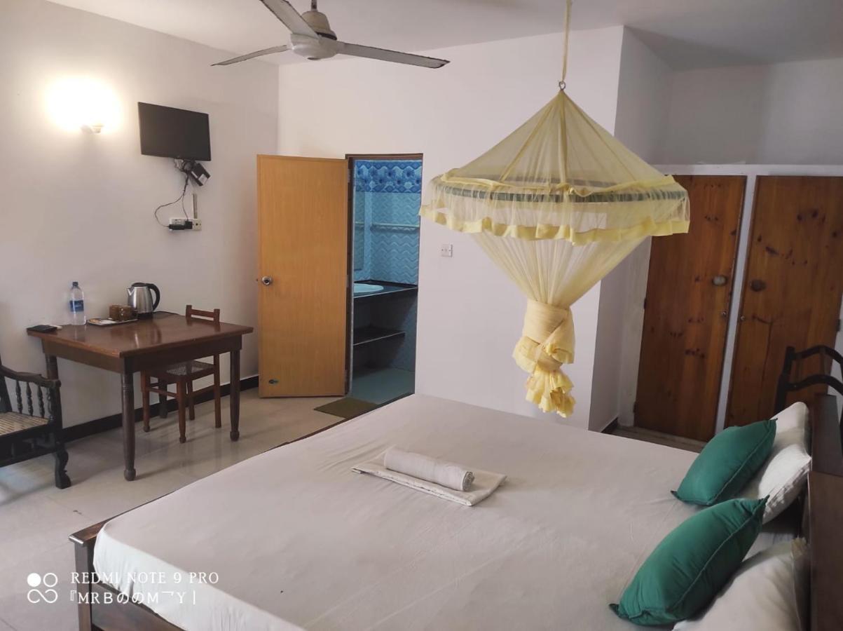 Oasis Beach Resort Негомбо Экстерьер фото