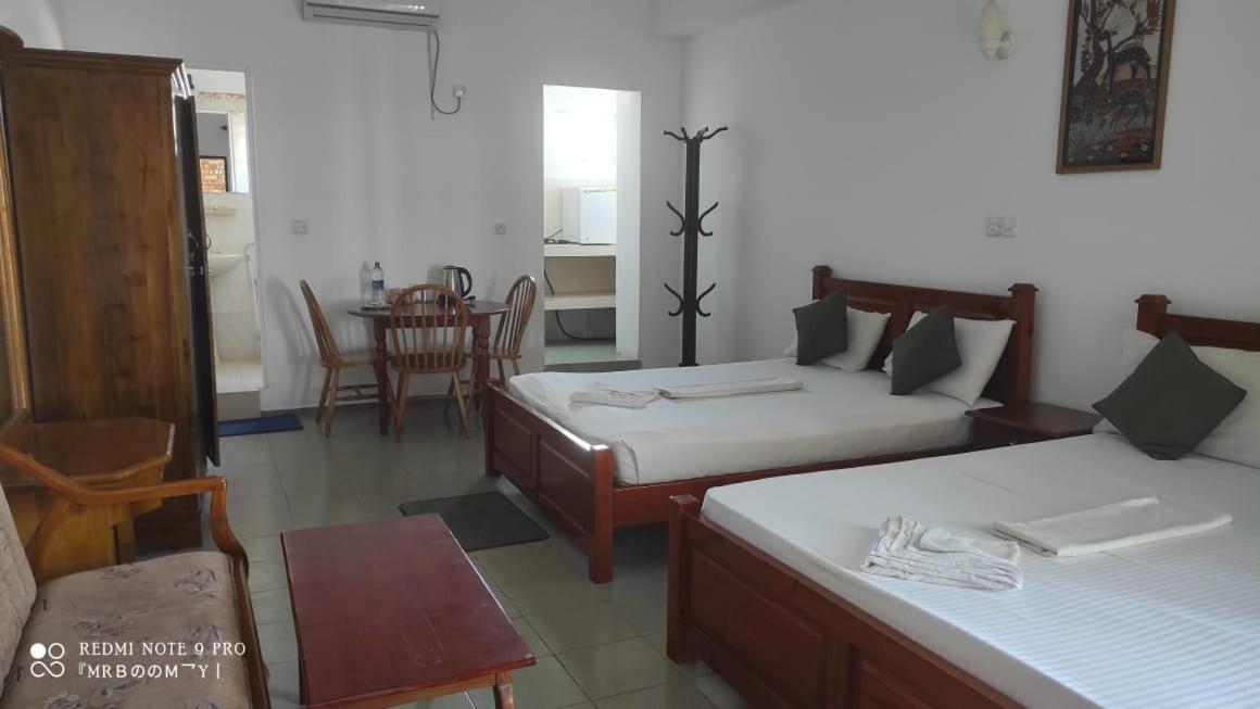 Oasis Beach Resort Негомбо Экстерьер фото