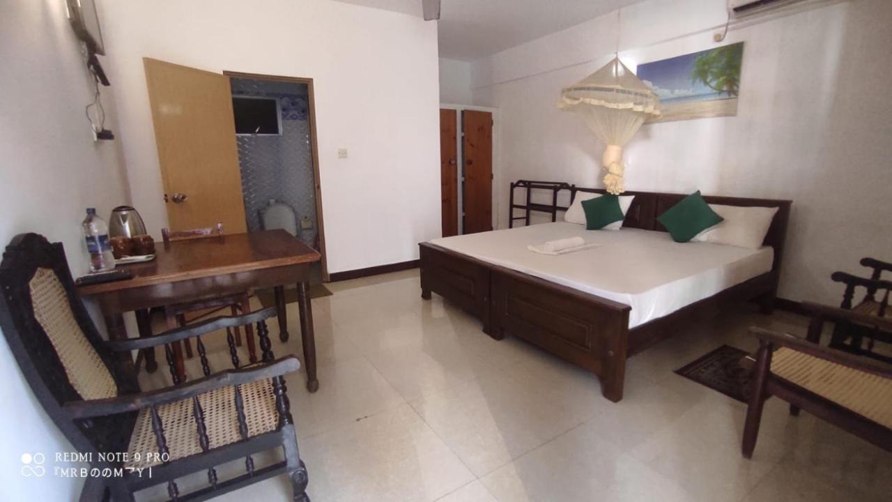 Oasis Beach Resort Негомбо Экстерьер фото