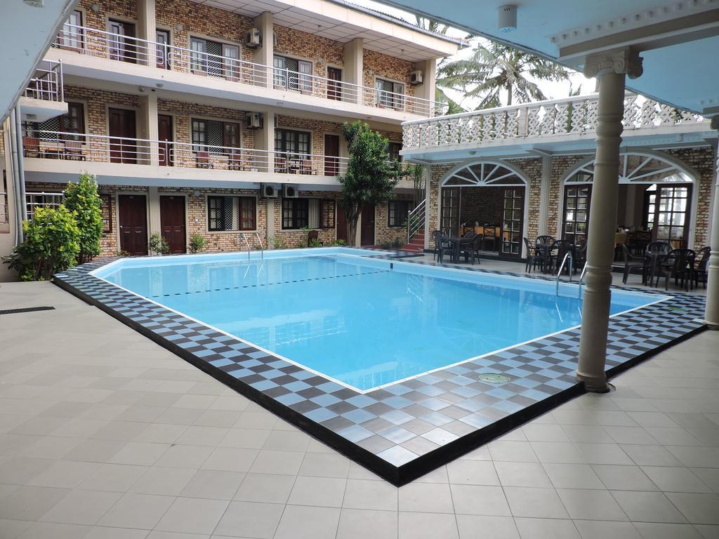 Oasis Beach Resort Негомбо Экстерьер фото