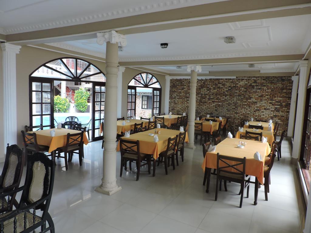 Oasis Beach Resort Негомбо Экстерьер фото