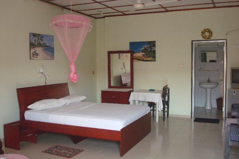Oasis Beach Resort Негомбо Экстерьер фото