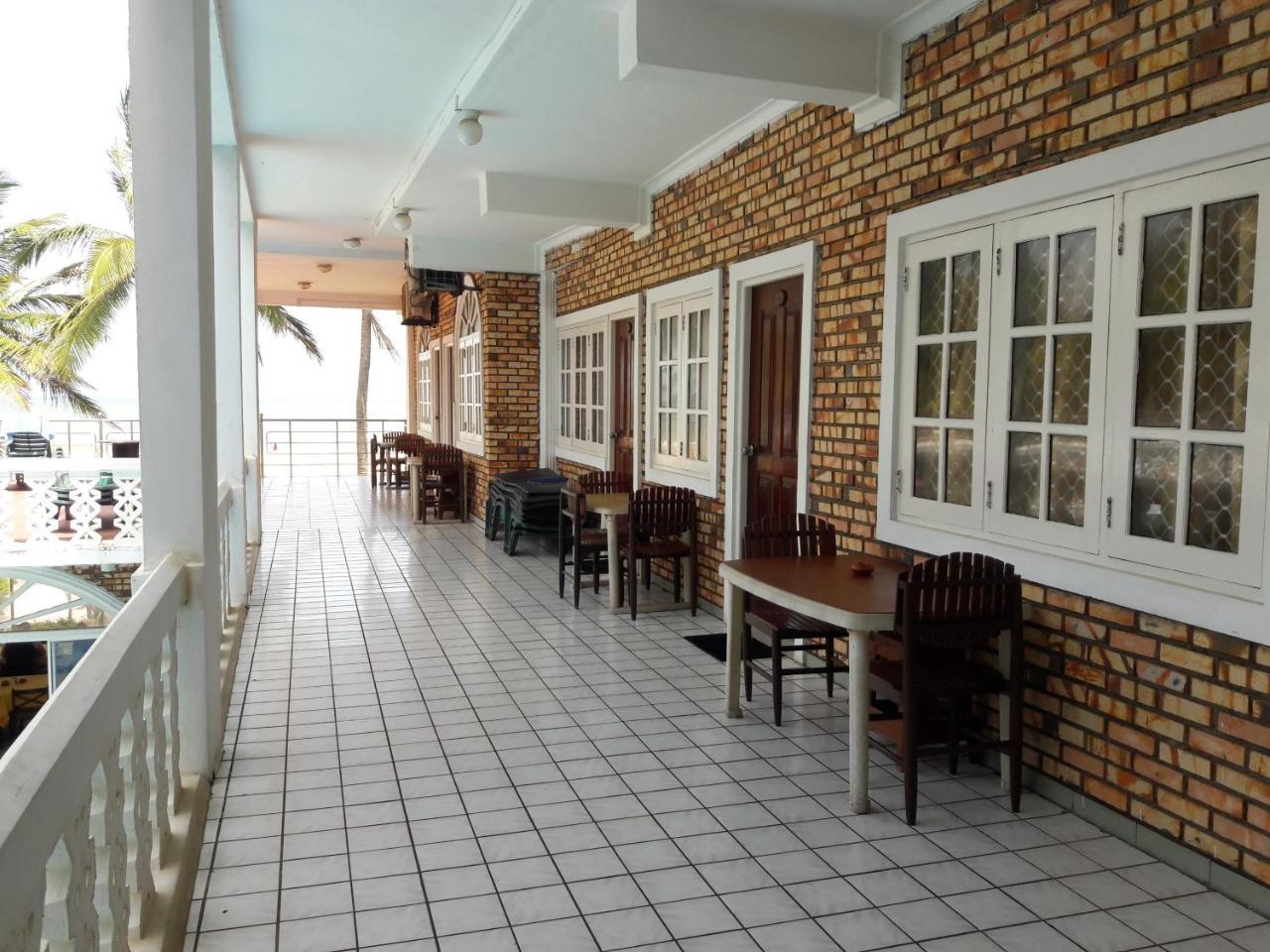 Oasis Beach Resort Негомбо Экстерьер фото